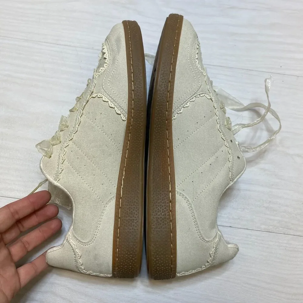 Cushionaire Belinda Sneakers Women's Size 11 White Lace Detail Casual Low Top‎